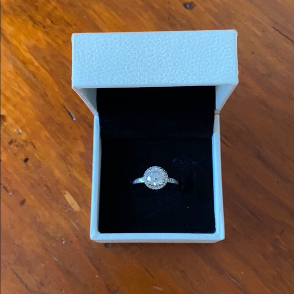 PANDORA | round sparkle halo ring - Picture 2 of 4